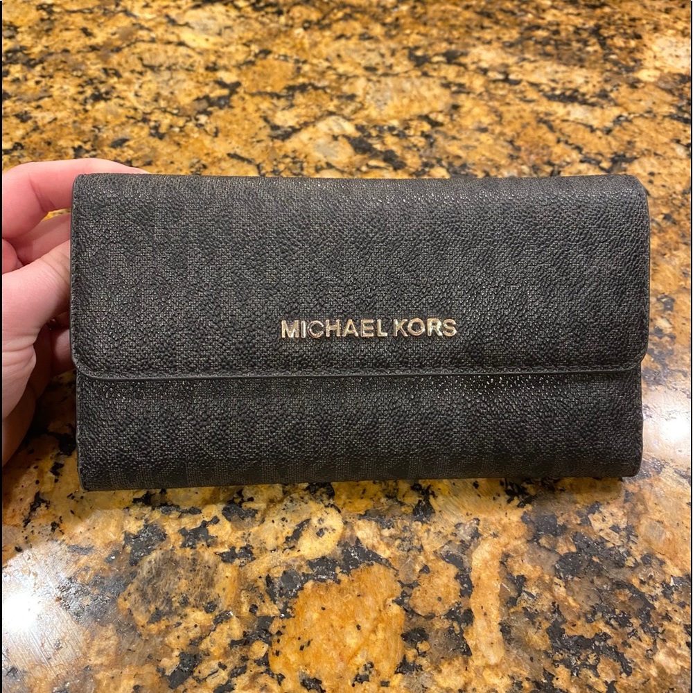 Michael kors wallet